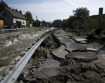 Fiala: Situace se začíná uklidňovat, extrémní nebezpečí nikde v ČR nehrozí