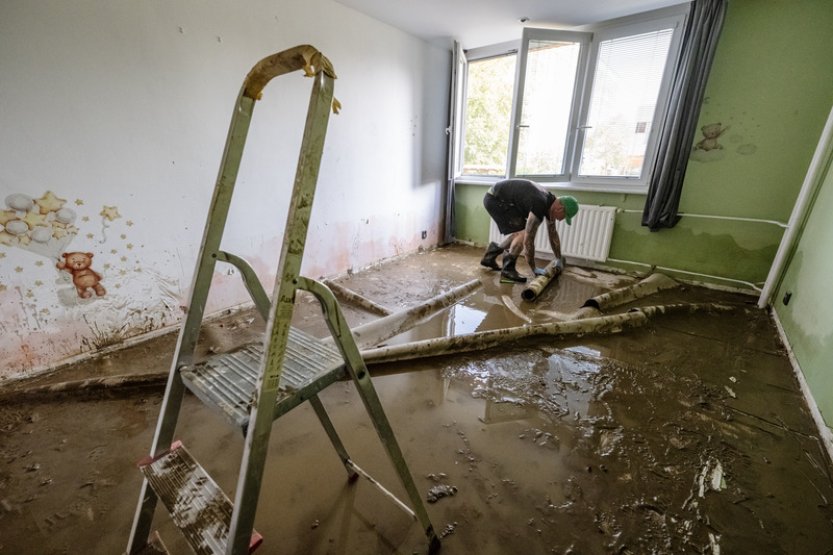 Česko požádalo v unijním systému o 15.000 vysoušečů, rozváží už 8000 vlastních