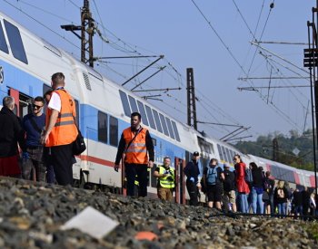 V Praze se srazily dva osobní vlaky, 18 lidí se lehce zranilo