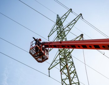 Bez proudu jsou v Česku po povodních ještě desetitisíce odběratelů
