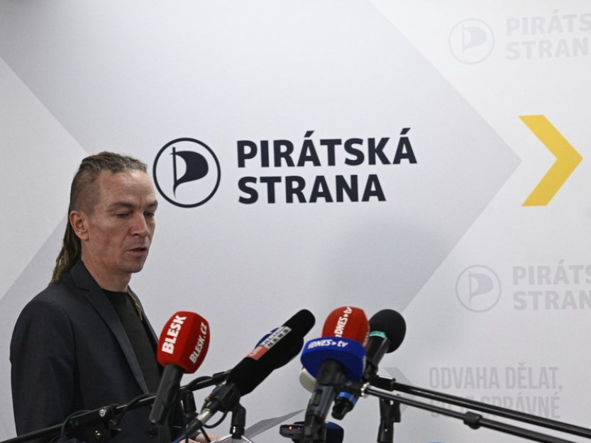 Předsednictvo Pirátů rezignovalo, Bartoš do čela kandidovat nebude