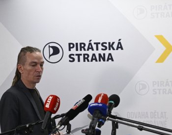 Předsednictvo Pirátů rezignovalo, Bartoš do čela kandidovat nebude