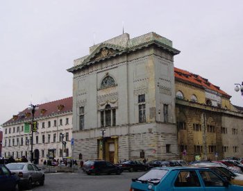 Stát nabídne v dražbě Národní dům na Vinohradech a dům U Hybernů v Praze