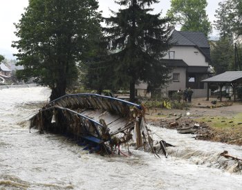 Po povodních zůstává osm pohřešovaných, pět lidí zemřelo