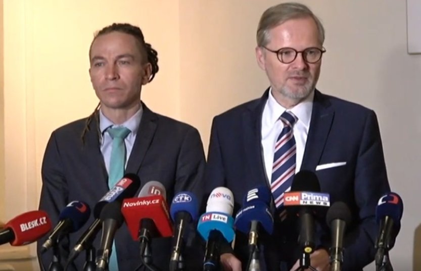 Fiala se v úterý sejde s Bartošem, proberou stavební řízení i Piráty