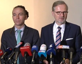 Fiala se v úterý sejde s Bartošem, proberou stavební řízení i Piráty