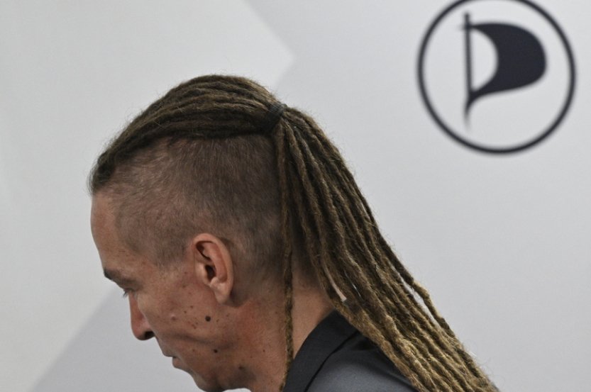 Politolog: Konec Bartoše v čele Pirátů neohrozí stabilitu vlády, ale její kredit