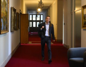 Piráti opouštějí vládu, MMR má řídit Jurečka, premiér podpořil Lipavského