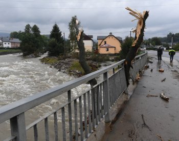 Úřady práce vyplatily na mimořádné pomoci po povodních přes 100 mil. Kč