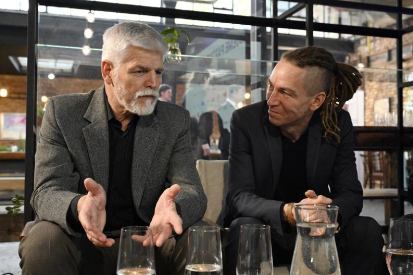 Prezident Pavel se bude při odvolání Bartoše řídit ústavou
