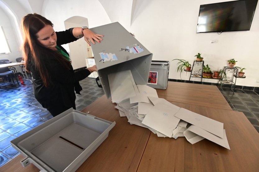 Česko čeká druhé kolo senátních voleb, nejvíc finalistů má ANO