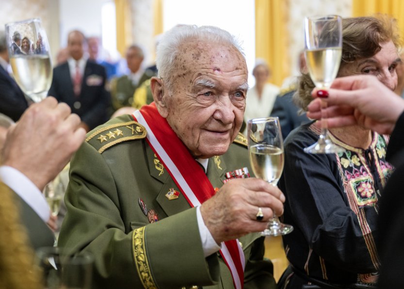 Válečný veterán z východní fronty Masopust oslavil v Jincích sté narozeniny