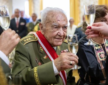 Válečný veterán z východní fronty Masopust oslavil v Jincích sté narozeniny