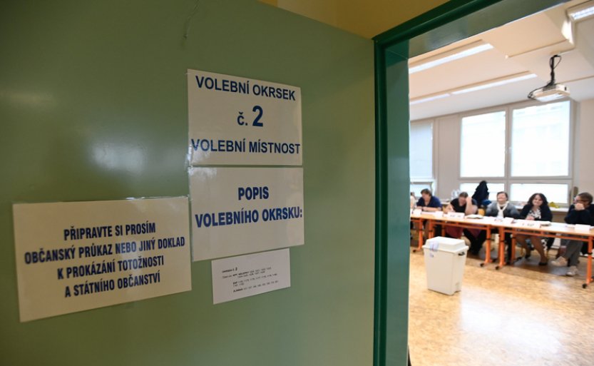 Začal druhý den finále senátních voleb, výsledky mají být odpoledne