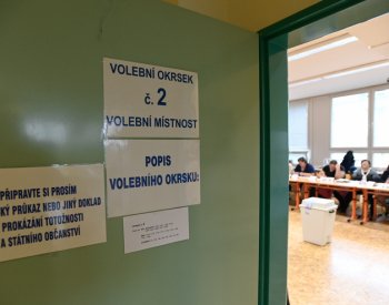 Začal druhý den finále senátních voleb, výsledky mají být odpoledne