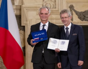 Senátní medaili obdržela FF UK a její děkanka nebo herec Trojan