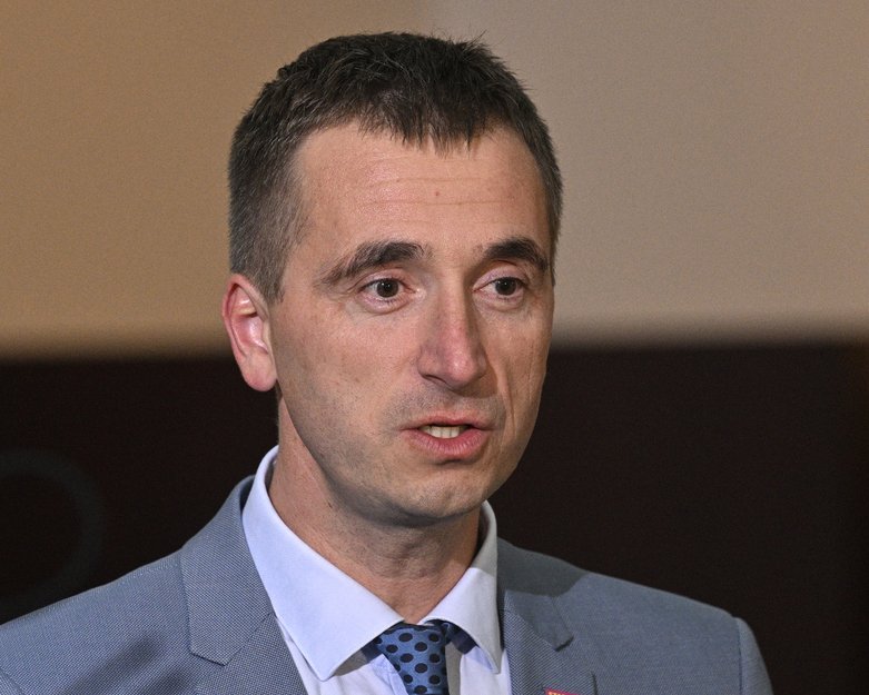 Fiala se ve středu sejde s kandidátem Starostů na ministra průmyslu Vlčkem