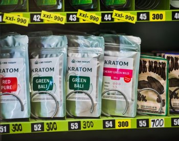 Senát rozhodne o pravidlech pro nakládání s látkami typu kratom