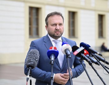 Jurečka navrhne politikům růst platů o 6,9 pct