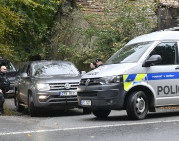 Policie obvinila muže, který v pátek údajně postřelil v Plzni mladou dívku