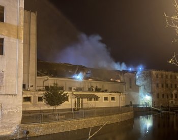 V centru Berouna hoří pekárny, evakuováno bylo 54 lidí