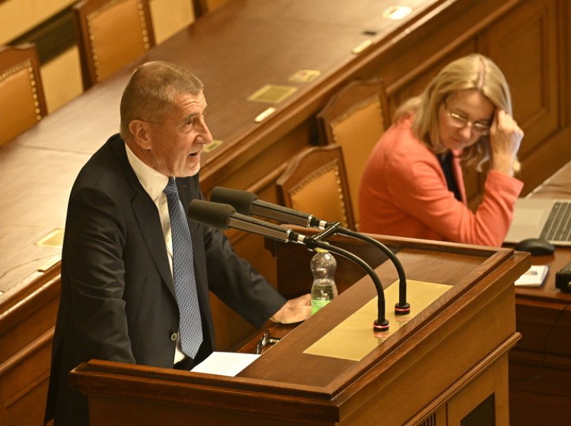 Poslanci ANO požádali o svolání schůze Sněmovny k platům vrcholných politiků