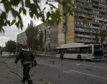 Rusko podle ukrajinských úřadů zaútočilo na Dnipro, na místě je sedm zraněných