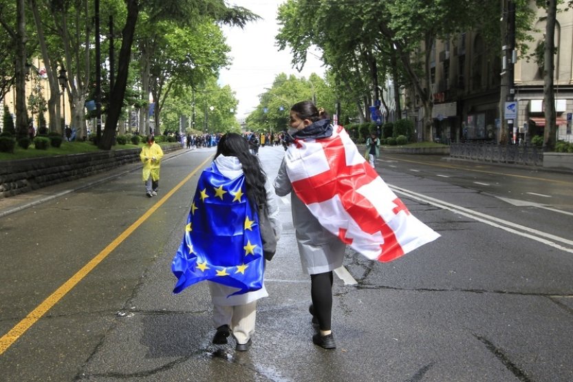 Gruzínské úřady zadržely českého novináře, velvyslanectví situaci řeší