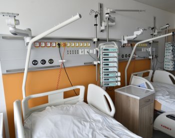 Válek: Zrušení nevyužitých oddělení nemocnic by ušetřilo 50 mld Kč ročně