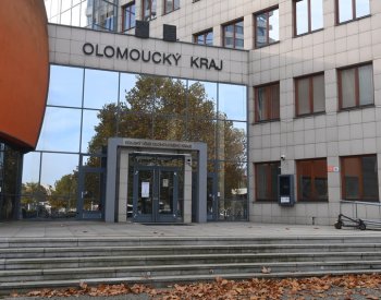 Detektivové obvinili v olomoucké kauze dopravních zakázek dalších 5 lidí a firmu