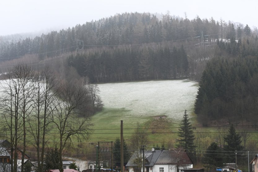 Poprvé v této zimě sněžilo i ve středních polohách, poprašek kromě hor už roztál
