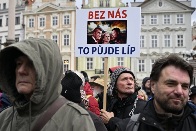 Demonstrace Milionu chvilek pro demokracii varuje před nástupem autoritářů
