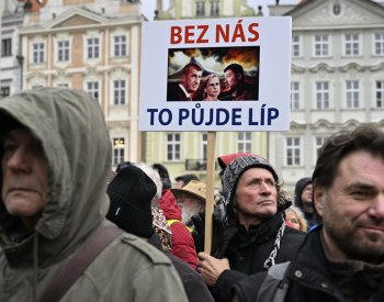 Demonstrace Milionu chvilek pro demokracii varuje před nástupem autoritářů