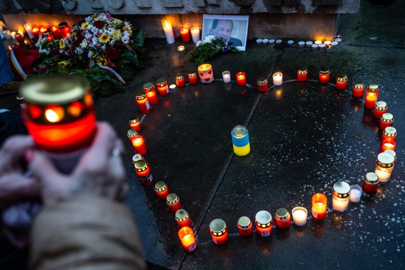 Lidé vytvořili Hradecké srdce pro Václava Havla také ze svíček