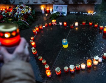 Lidé vytvořili Hradecké srdce pro Václava Havla také ze svíček