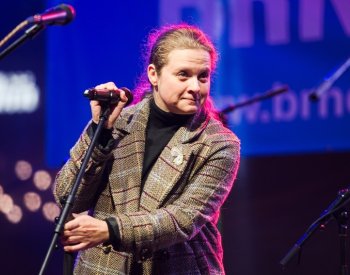 Modlitbu pro Martu i českou hymnu si v Brně poslechlo zaplněné náměstí Svobody