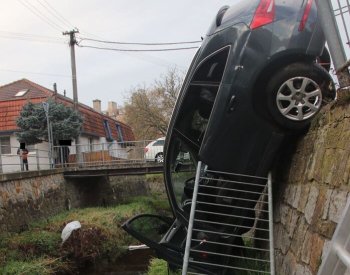 Nehoda dvou aut na Zlínsku si vyžádala zranění čtyř dětí, jsou v nemocnici