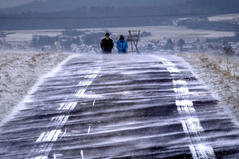 Česko čeká zimní počasí, sněžit může i v nížinách