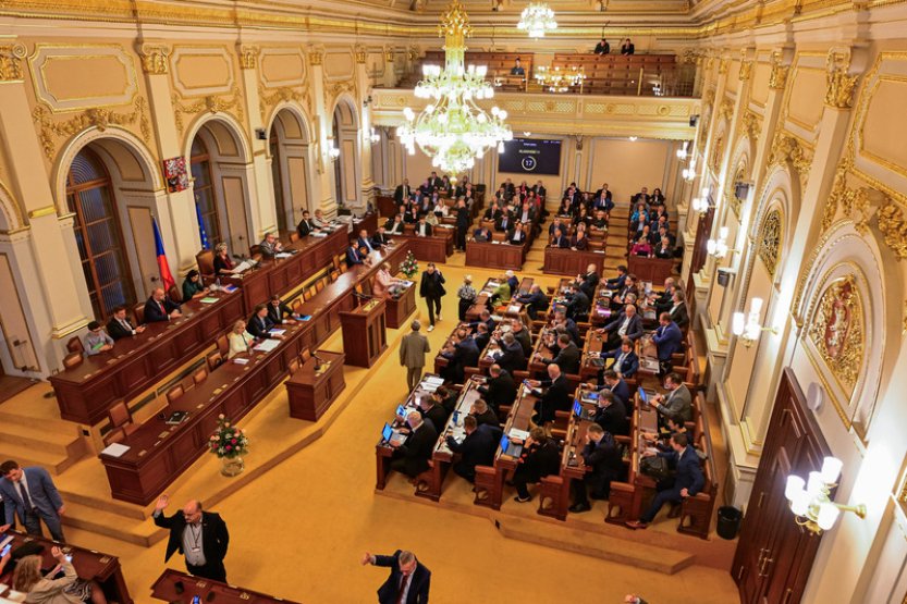 Poslance dnes zaměstnají zejména pravidelné interpelace na členy vlády