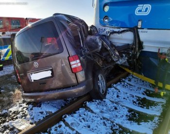 U Mšena se srazilo osobní auto s vlakem, dva lidé ve voze nehodu nepřežili