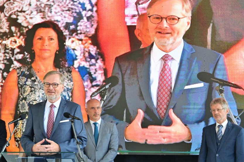 Fiala: Zlevňují máslo i cukr, zlevnit musí i jiné potraviny, zisk firem je velký