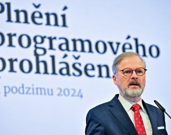 Fiala nechce v ČR zavádět povolenky na emise z dopravy a vytápění