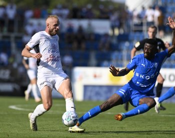 Boleslavský fotbalista Sakala si za faul a zranění Daníčka osm zápasů nezahraje