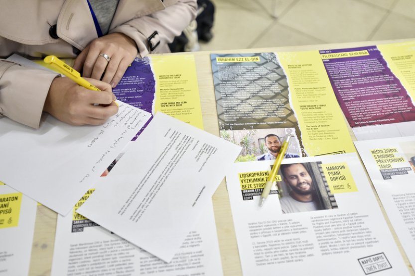 Amnesty International slaví Den lidských práv, vrcholí akce Maraton psaní dopisů