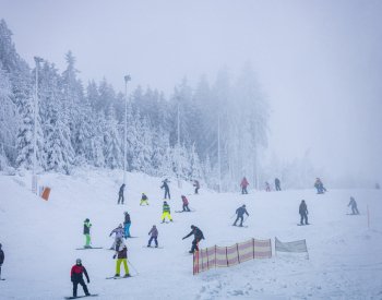 Další lyžařské areály o víkendu zahájily sezonu