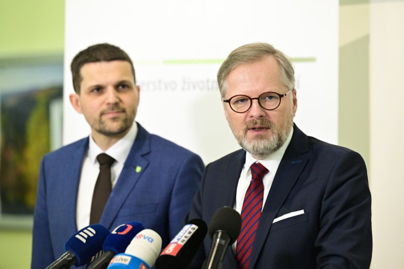 ŽIVĚ: TK premiéra Fialy a ministra Hladíka k obchodování s emisními povolenkami