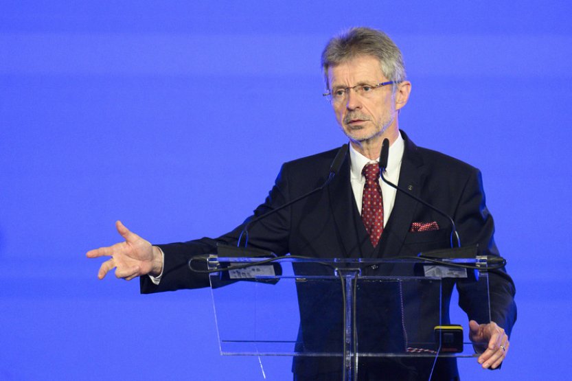 Živě: Předseda Senátu Vystrčil přednese večer adventní projev