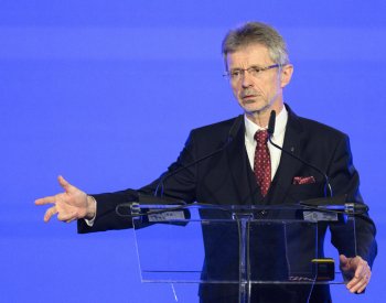 Živě: Předseda Senátu Vystrčil přednese večer adventní projev