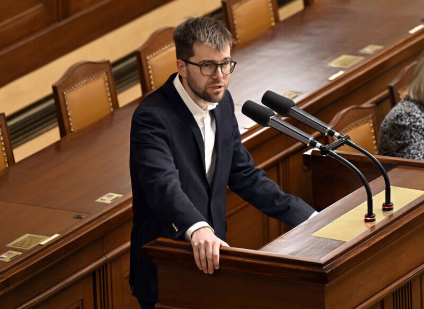 Piráti se ve Sněmovně střetli s lidovci kvůli česko-vatikánské smlouvě