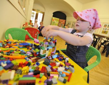 Od září se bude prodávat Lego s výstupky ve tvaru čísel v Braillově písmu